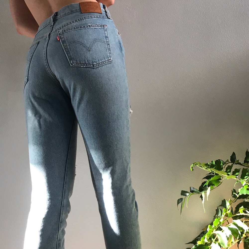 levi 501’s distressed classic fit